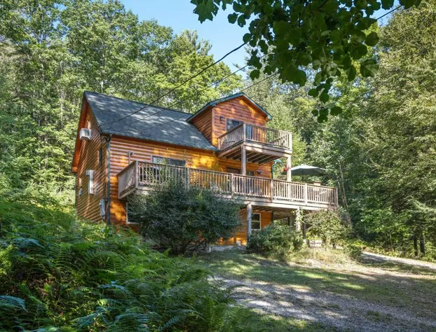 Log Home Retreat at Lake Winnipesaukee! hotel detail image 2