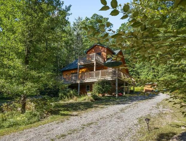 Log Home Retreat at Lake Winnipesaukee! hotel detail image 4