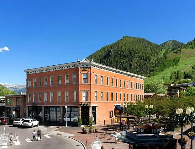 Independence Square Unit 313, Downtown Hotel Room in Aspen with Rooftop Hot Tub hotel detail image 1