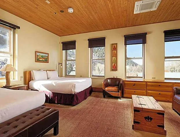 Independence Square Unit 313, Downtown Hotel Room in Aspen with Rooftop Hot Tub hotel detail image 4