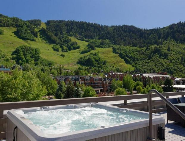 Independence Square Unit 313 Downtown Hotel Room in Aspen with Rooftop Hot Tub hotel detail image 1