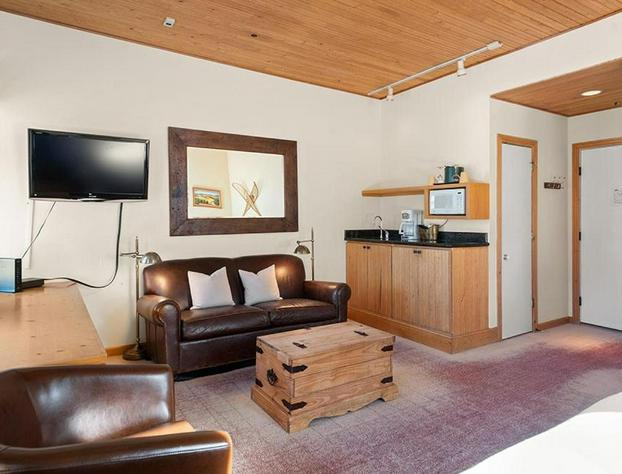 Independence Square Unit 313 Downtown Hotel Room in Aspen with Rooftop Hot Tub hotel detail image 3