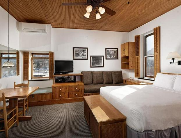 Independence Square 311 Best Location! Hotel Room with Rooftop Hot Tub in Aspen hotel detail image 4