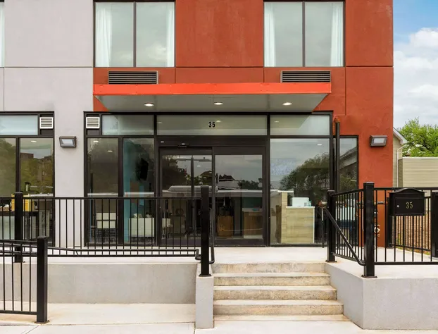 Days Inn By Wyndham Staten Island hotel detail image 2