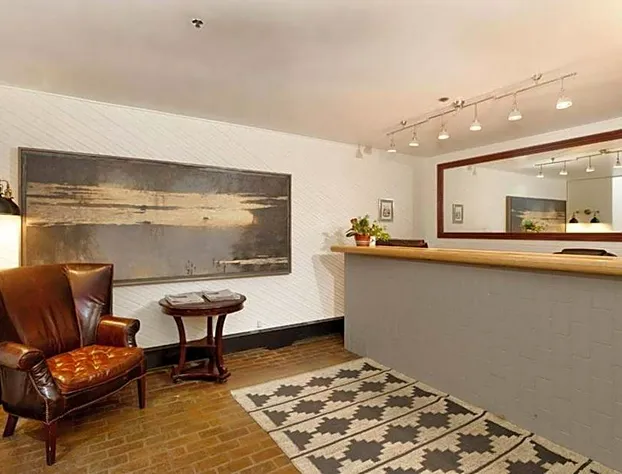 Independence Square 302, Top Floor Stylish Hotel Room with Wet Bar, A/C, in Downtown Aspen hotel detail image 2