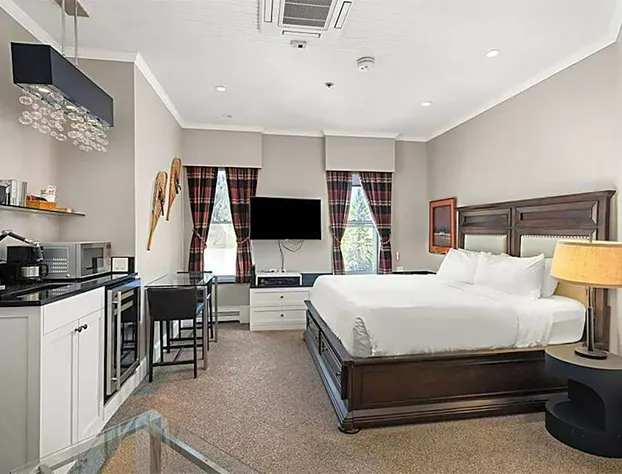 Independence Square 302, Top Floor Stylish Hotel Room with Wet Bar, A/C, in Downtown Aspen hotel detail image 4