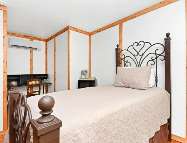 Round Top Hotel hotel detail image 1