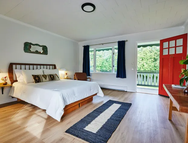 River's Edge hotel detail image 2