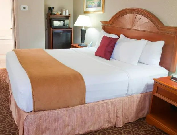 Red Arrow Inn & Suites a Travelodge by Wyndham hotel detail image 1