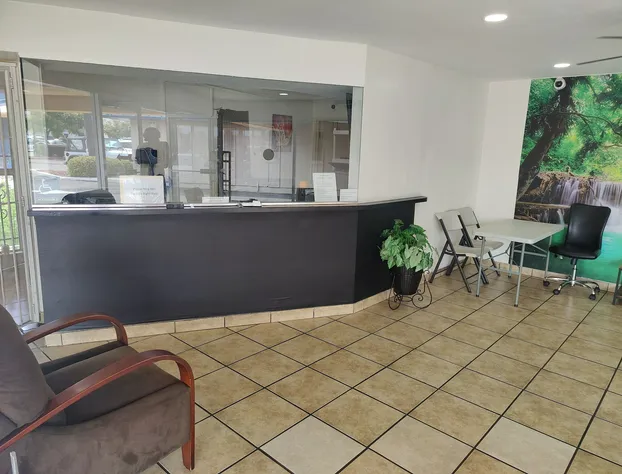 Best Inn & Suites hotel detail image 1