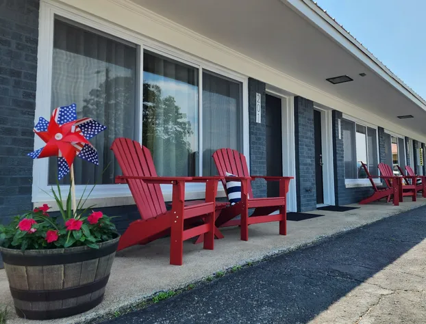 The Lakehouse Inn at Sledd Creek hotel detail image 1