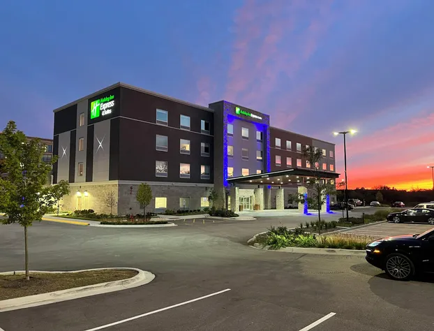 Holiday Inn Express & Suites Chicago Schaumburg by IHG hotel detail image 1