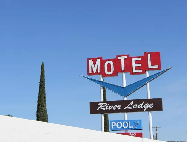 River Lodge Paso - 21 & Over Pool hotel detail image 2