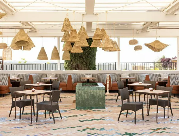 River Lodge Paso - 21 & Over Pool hotel detail image 4