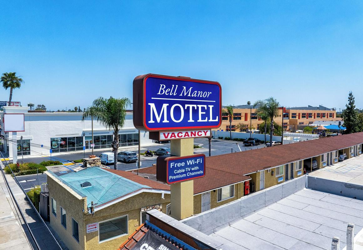 Bell Manor Motel hotel hero