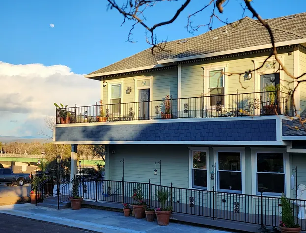 Hummingbird House hotel detail image 1