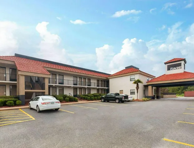 Ramada by Wyndham Bainbridge hotel detail image 1