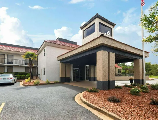 Ramada by Wyndham Bainbridge hotel detail image 2