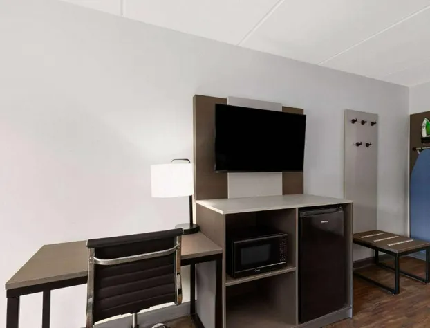 Ramada by Wyndham Bainbridge hotel detail image 2