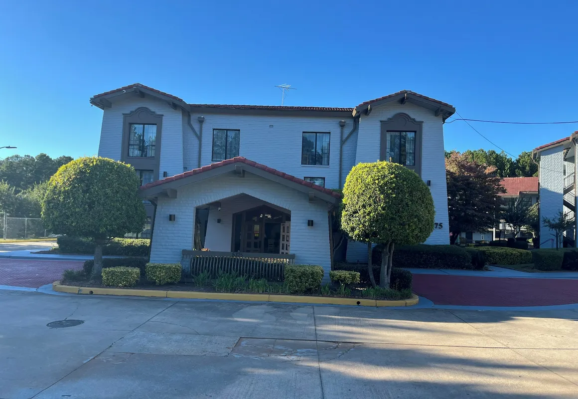 Guest Inn & Suites hotel hero