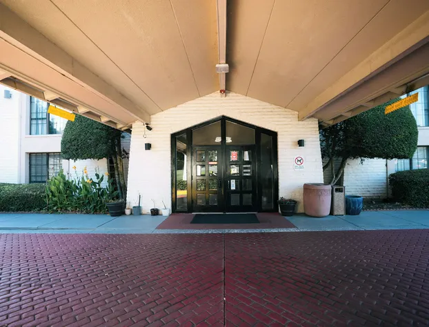 Guest Inn & Suites hotel detail image 4