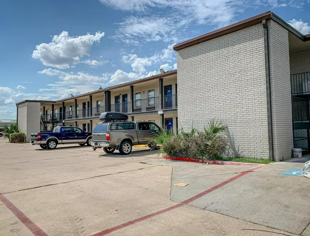 Studio 6 Laredo, TX - North I-35 hotel detail image 1