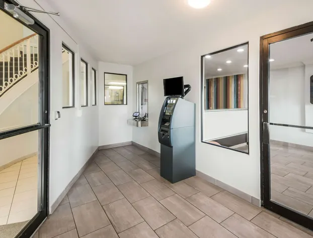 Studio 6 Laredo, TX - North I-35 hotel detail image 4