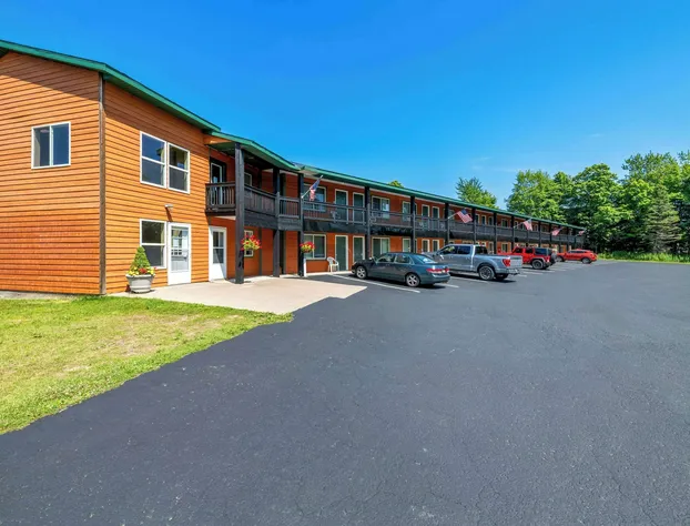 Quality Inn & Suites Munising hotel detail image 1