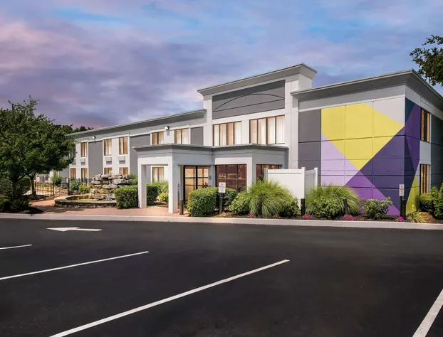 Spark by Hilton Hummelstown Hershey hotel detail image 1