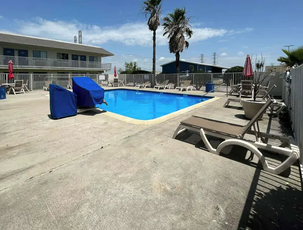 Studio 6 Galveston, TX hotel detail image 3