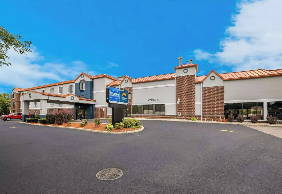 Suburban Studios Milwaukee Airport hotel hero