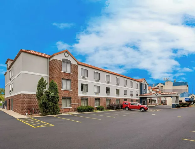 Suburban Studios Milwaukee Airport hotel detail image 3