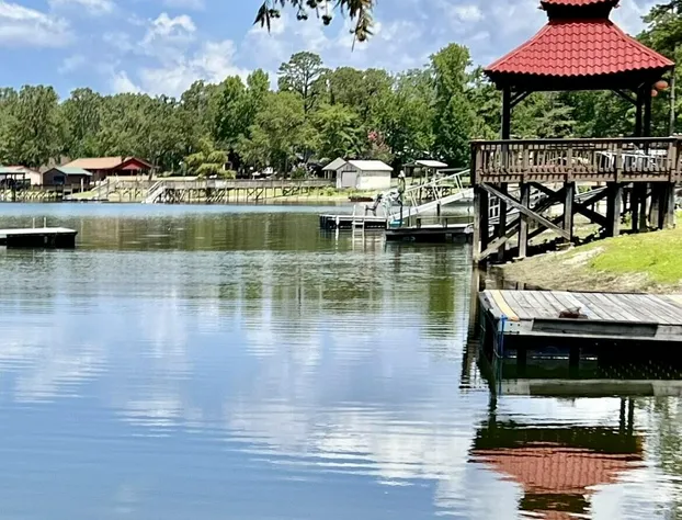 Indian Creek Lodge hotel detail image 2