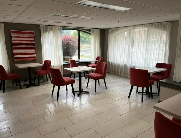 Ramada by Wyndham Milwaukee hotel detail image 4