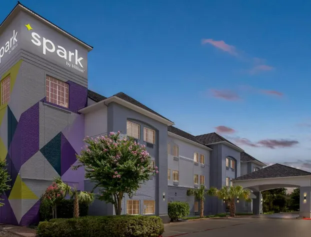 Spark by Hilton Missouri City hotel detail image 1