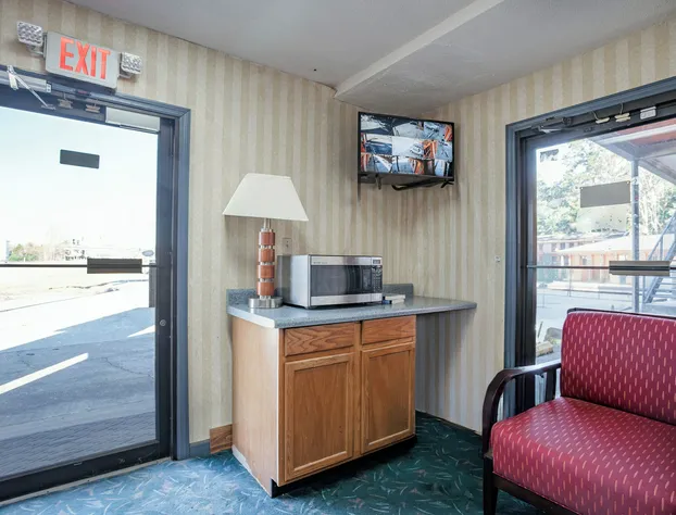 Southern Inn By OYO Walterboro I-95 hotel detail image 4