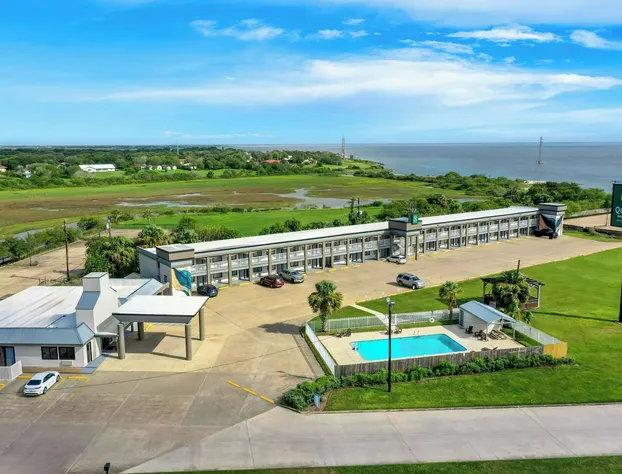 Quality Inn & Suites Port Lavaca near Lighthouse Beach hotel detail image 2