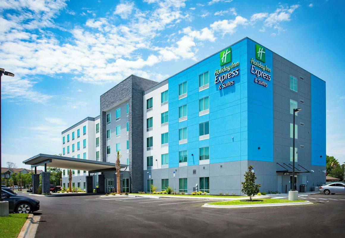 Holiday Inn Express & Suites Pensacola Airport North – I-10 hotel hero