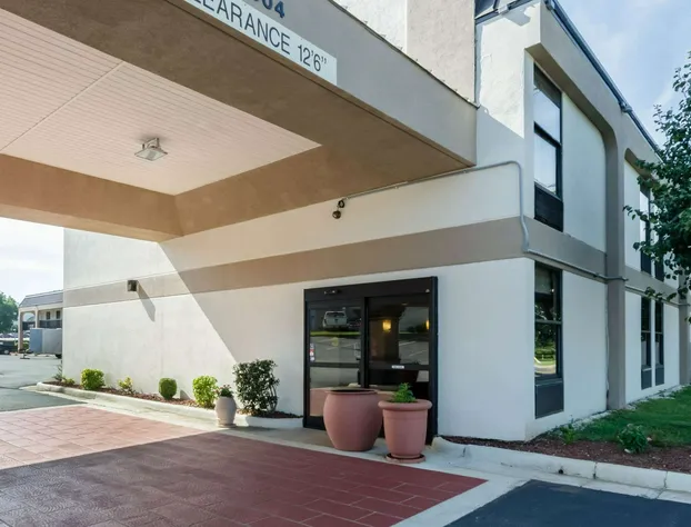 Quality Inn Lynchburg near University hotel detail image 2