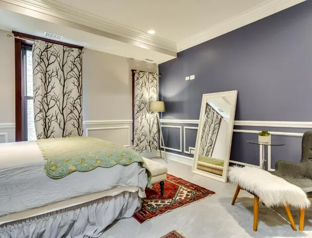 The Golden Arm hotel detail image 2