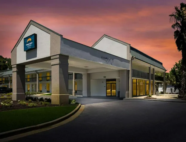 Suburban Studios Hinesville - Fort Stewart Area hotel detail image 1