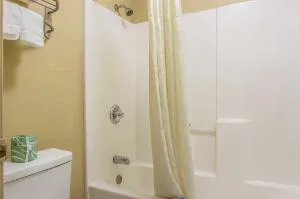 Econo Lodge Mansfield hotel detail image 4