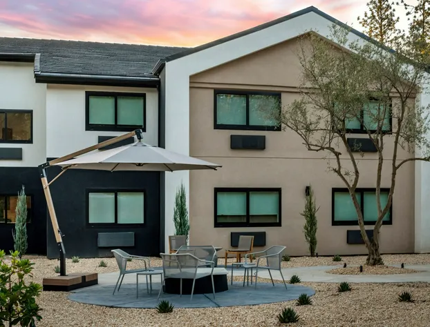 The Inelle, Oakhurst Yosemite, a Tribute Portfolio Hotel hotel detail image 1