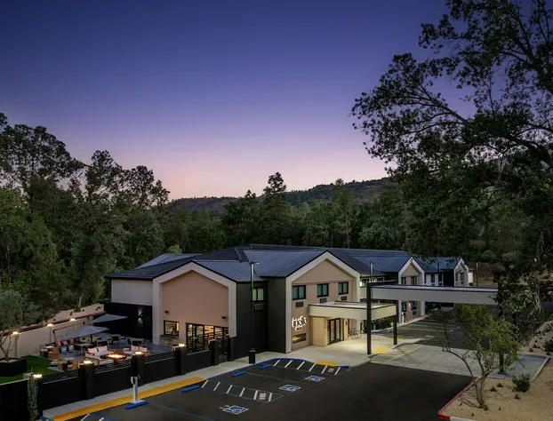 The Inelle, Oakhurst Yosemite, a Tribute Portfolio Hotel hotel detail image 2