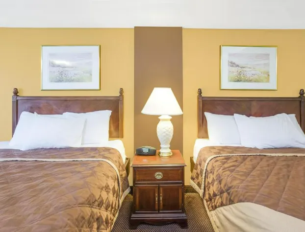 Rodeway Inn & Suites Saginaw I-675 hotel detail image 2