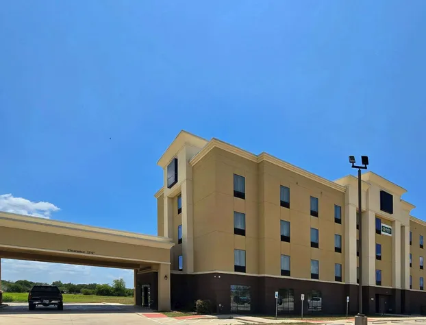 Quality Inn & Suites hotel detail image 1