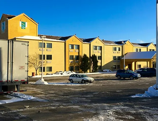 Quality Inn Milwaukee Route 45 hotel detail image 2