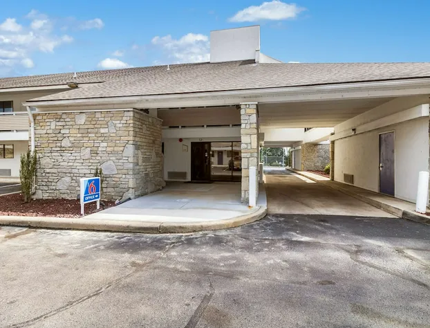 Motel6 Dayton Englewood hotel detail image 1