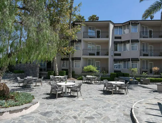 Belamar Hotel Manhattan Beach, Tapestry Collection by Hilton hotel detail image 1