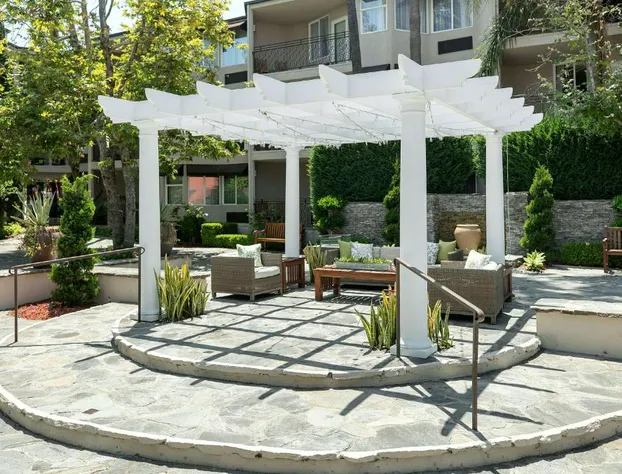 Belamar Hotel Manhattan Beach, Tapestry Collection by Hilton hotel detail image 2